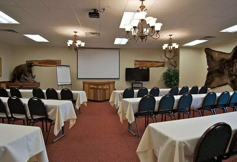 Отель Three Bear Lodge