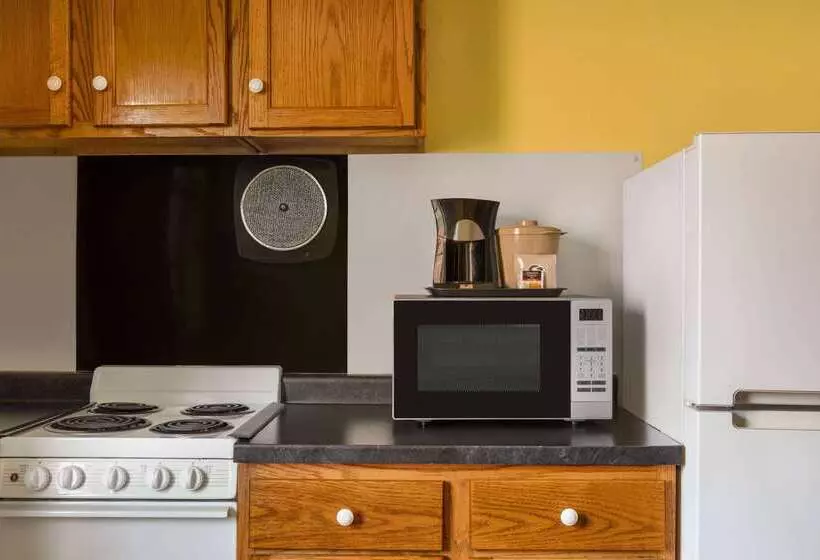 مُتل Baymont By Wyndham Cedar Rapids