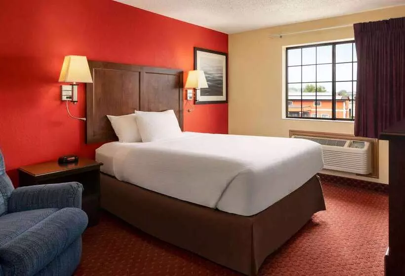 مُتل Baymont By Wyndham Cedar Rapids