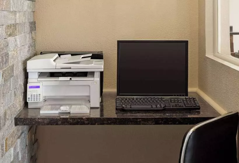 مُتل Baymont By Wyndham Cedar Rapids