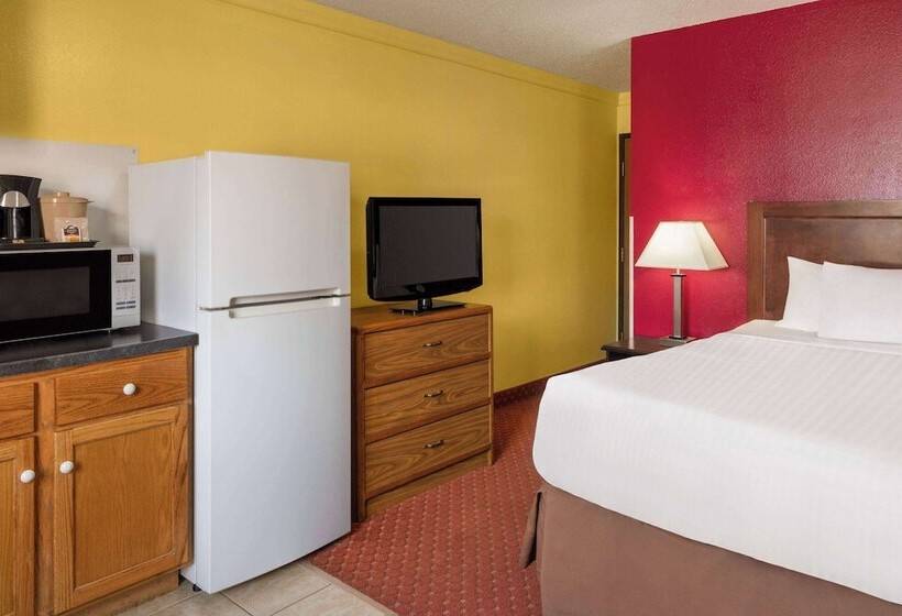 Motel Baymont By Wyndham Cedar Rapids