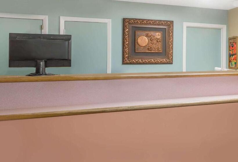 فندق على الطريق Redfinn Inn