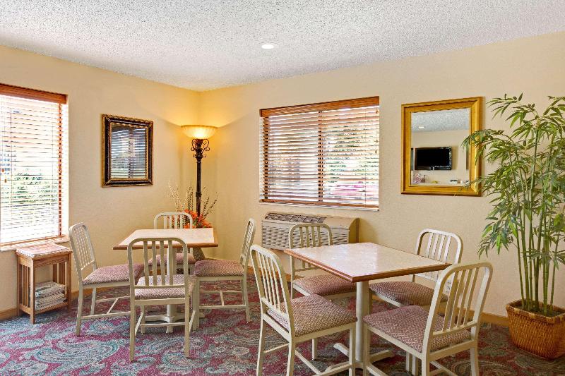 فندق على الطريق Super 8 Aberdeen North