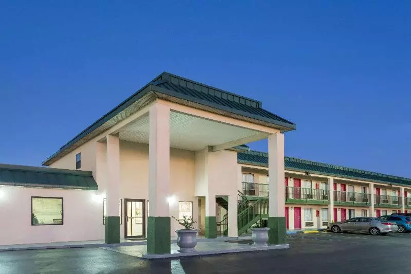 Motel Super 8 By Wyndham Ashburn