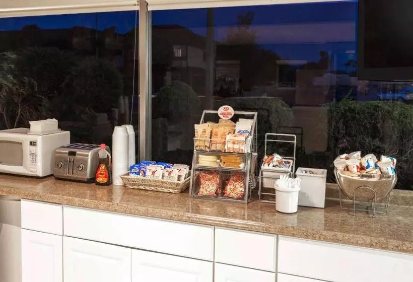 Motel Super 8 By Wyndham Canoga Park