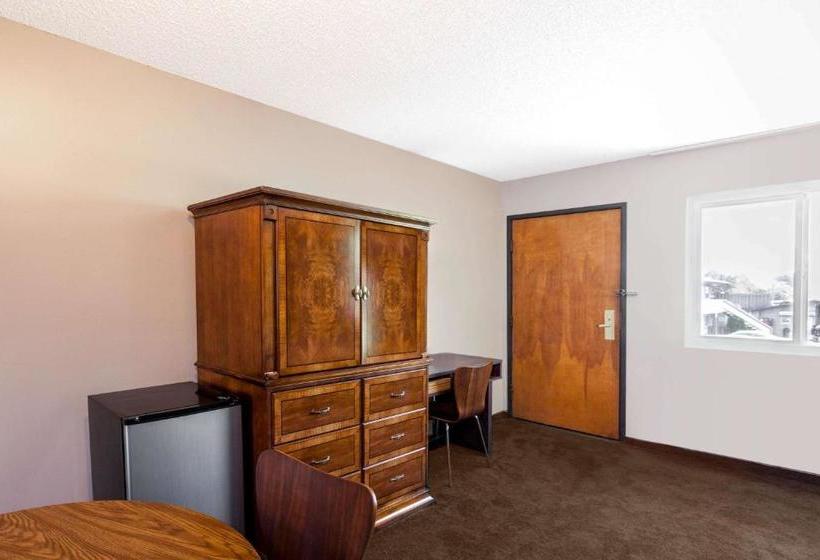 汽车旅馆  Super 8 By Wyndham Canoga Park