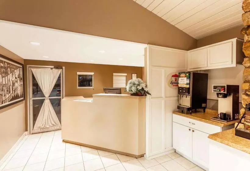 Motel Super 8 By Wyndham Canoga Park