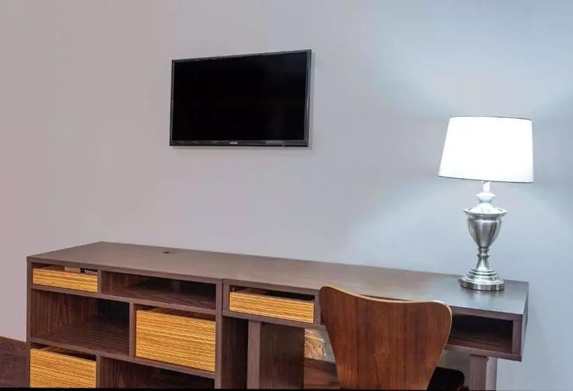 Motel Super 8 By Wyndham Canoga Park