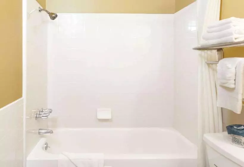 Motel Super 8 By Wyndham Canoga Park