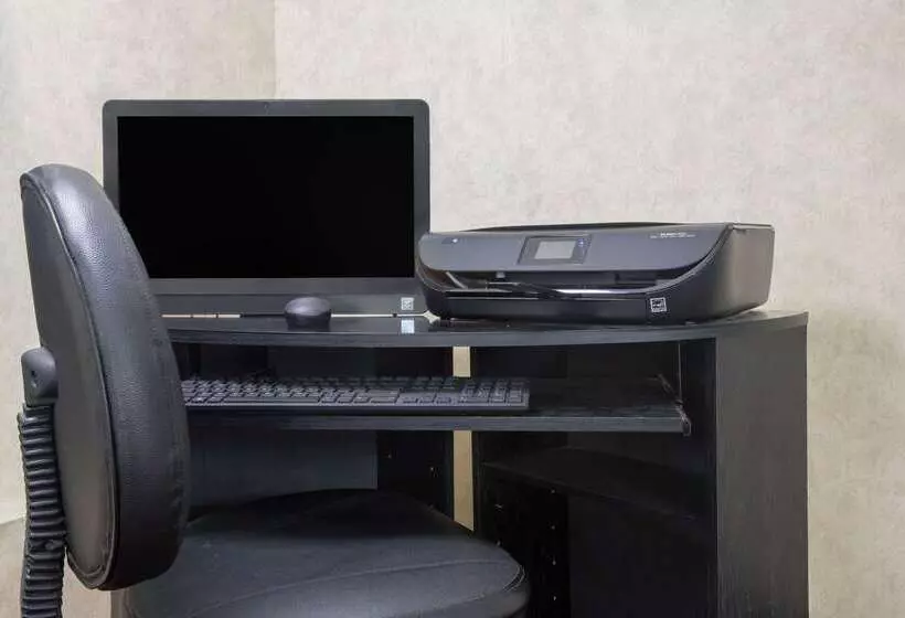 Мотель Super 8 By Wyndham Casper West By The River