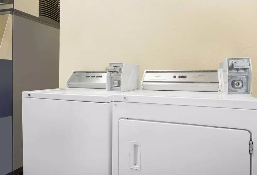 Мотель Super 8 By Wyndham Casper West By The River