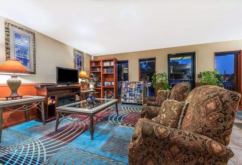 Мотель Super 8 By Wyndham Denton