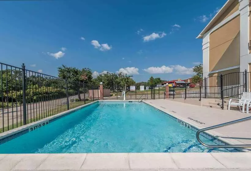 Мотель Super 8 By Wyndham Denton