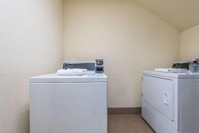 מוטל Super 8 By Wyndham Denton