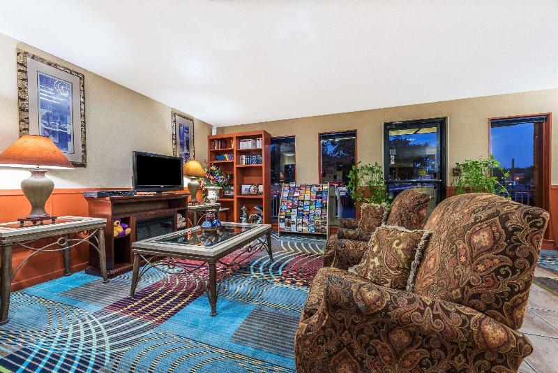 מוטל Super 8 By Wyndham Denton