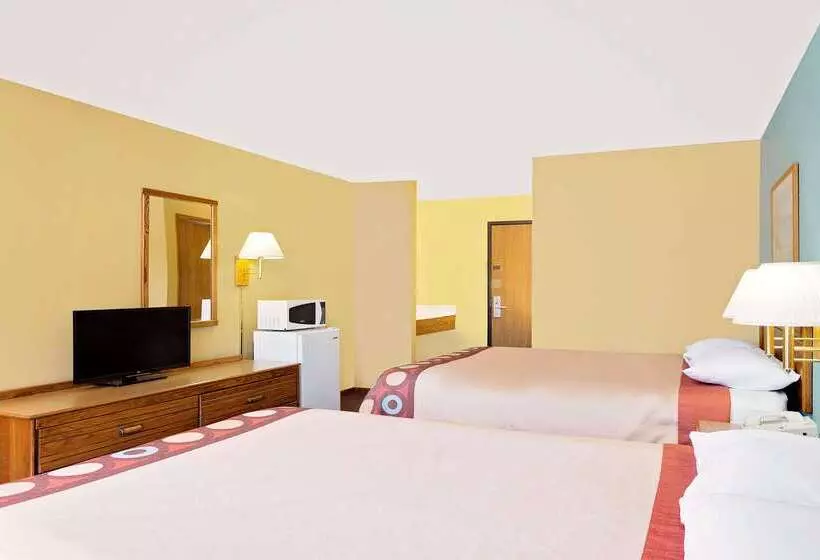 فندق على الطريق Super 8 By Wyndham Dyersville