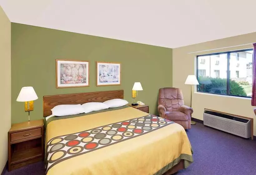 فندق على الطريق Super 8 By Wyndham Dyersville