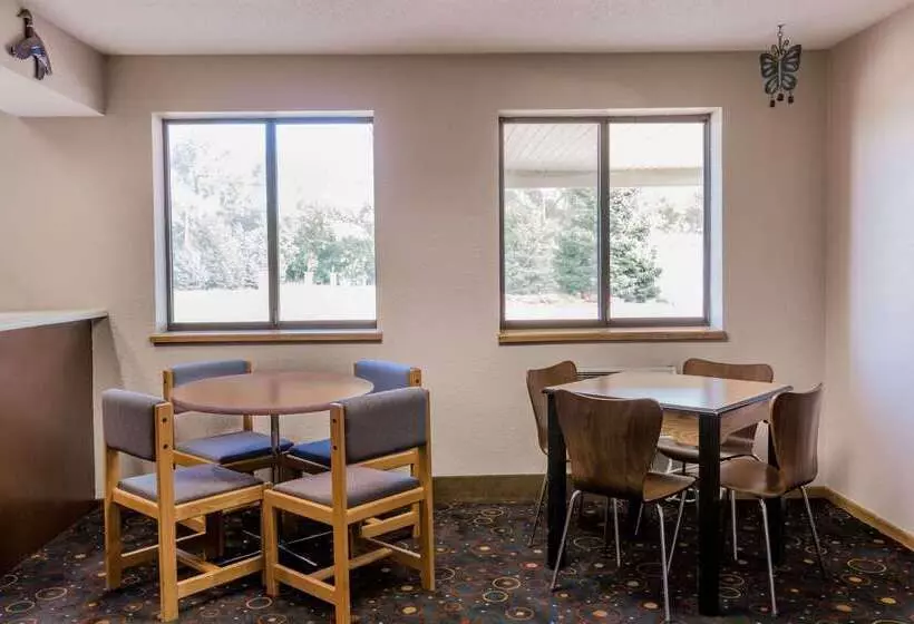 Motel Super 8 By Wyndham Madison