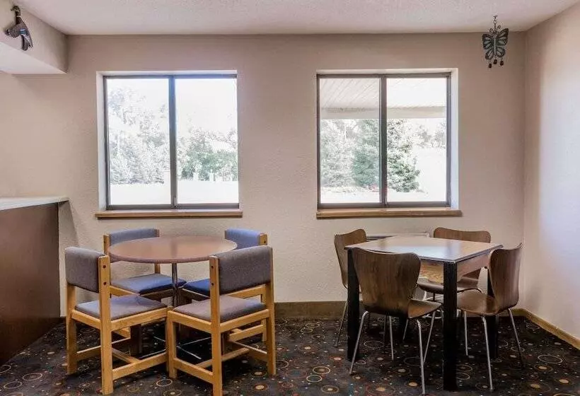 Motel Super 8 By Wyndham Madison