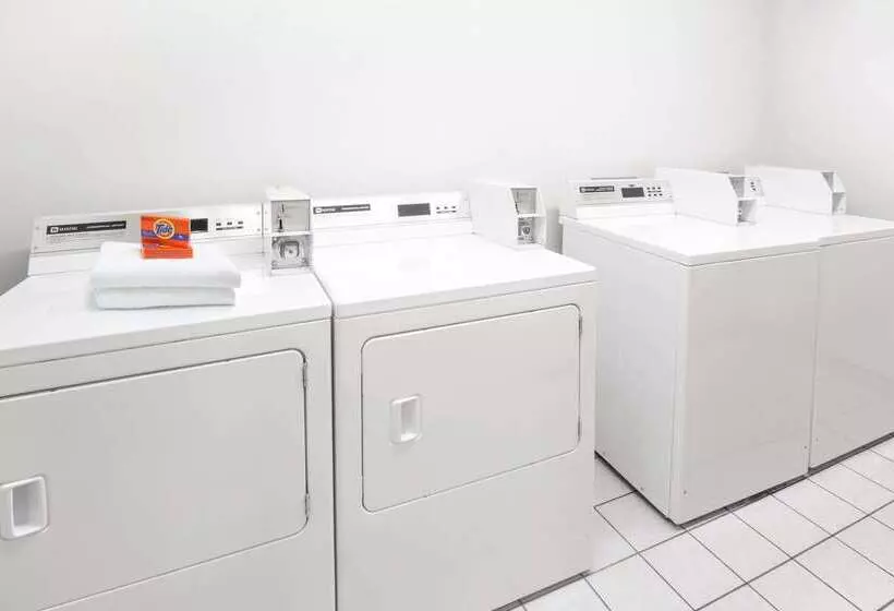 مُتل Super 8 By Wyndham Redmond