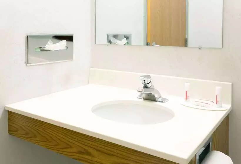 مُتل Super 8 By Wyndham Redmond