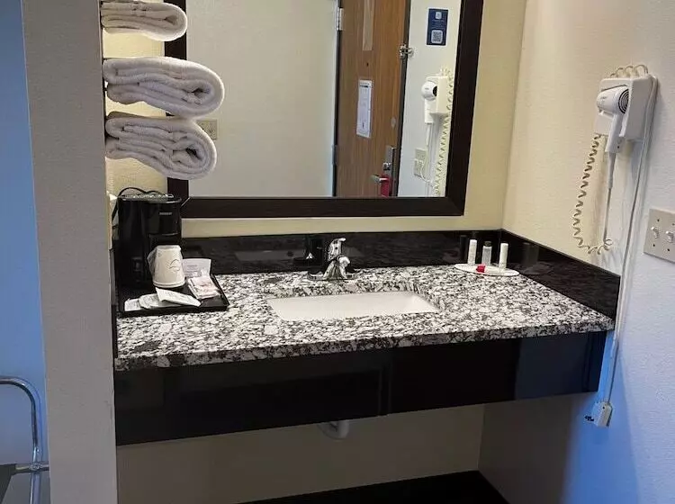 汽车旅馆  Super 8 By Wyndham Smithville Kansas City