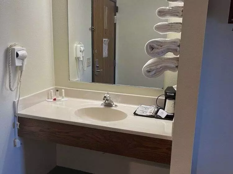 汽车旅馆  Super 8 By Wyndham Smithville Kansas City