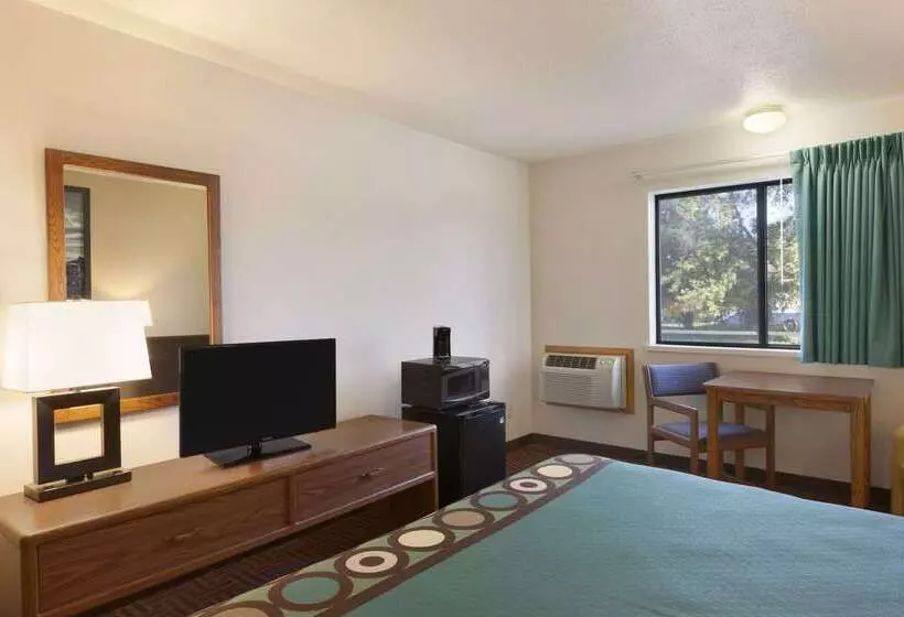 Мотель Super 8 By Wyndham Wall