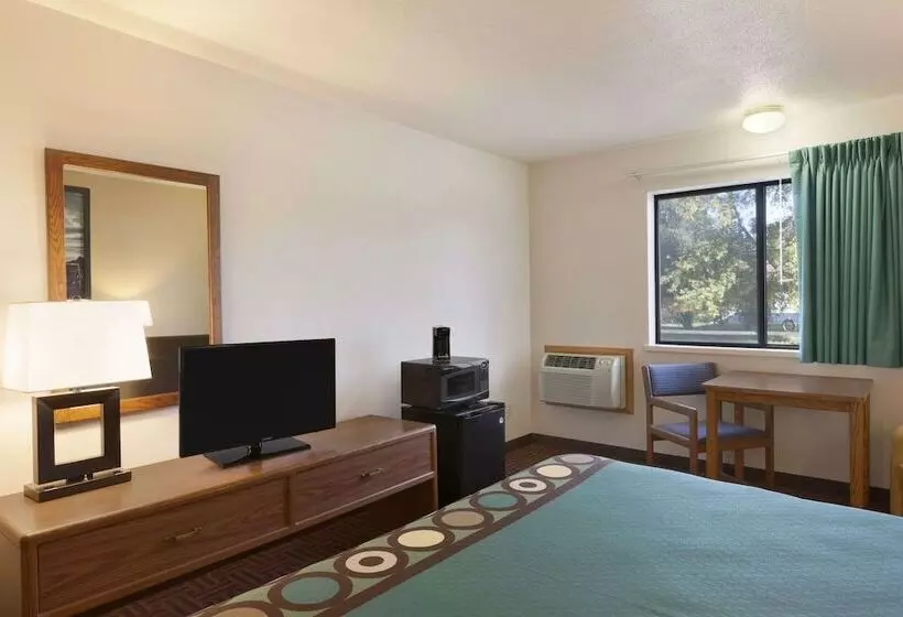 Мотель Super 8 By Wyndham Wall