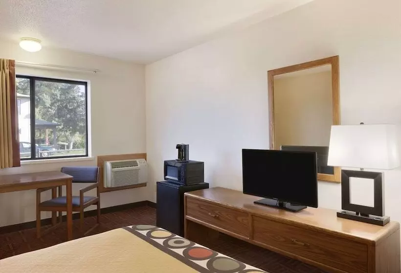 Мотель Super 8 By Wyndham Wall