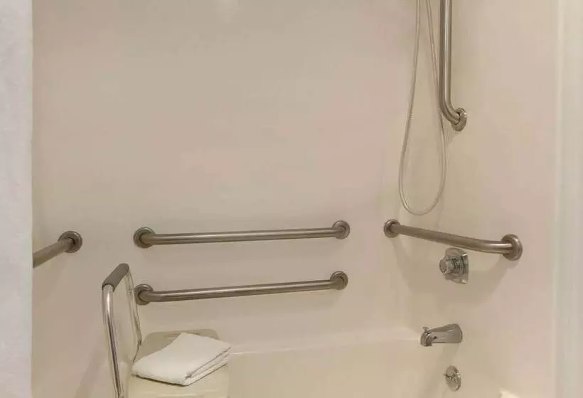 Мотель Super 8 By Wyndham Wall