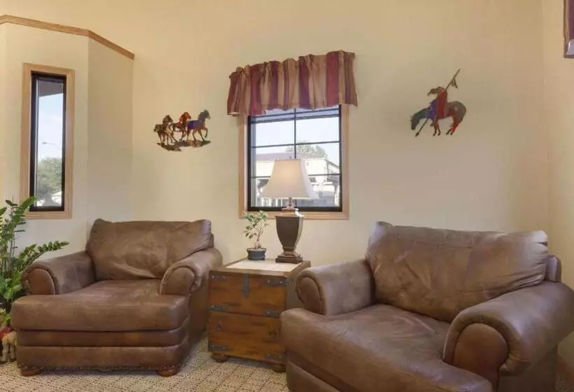 Мотель Super 8 By Wyndham Wall