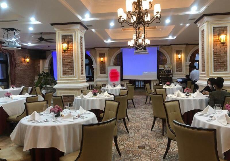 בית מלון כפרי Anik Palace