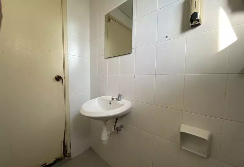 Harmoni Inn Hotel By Oyo Rooms