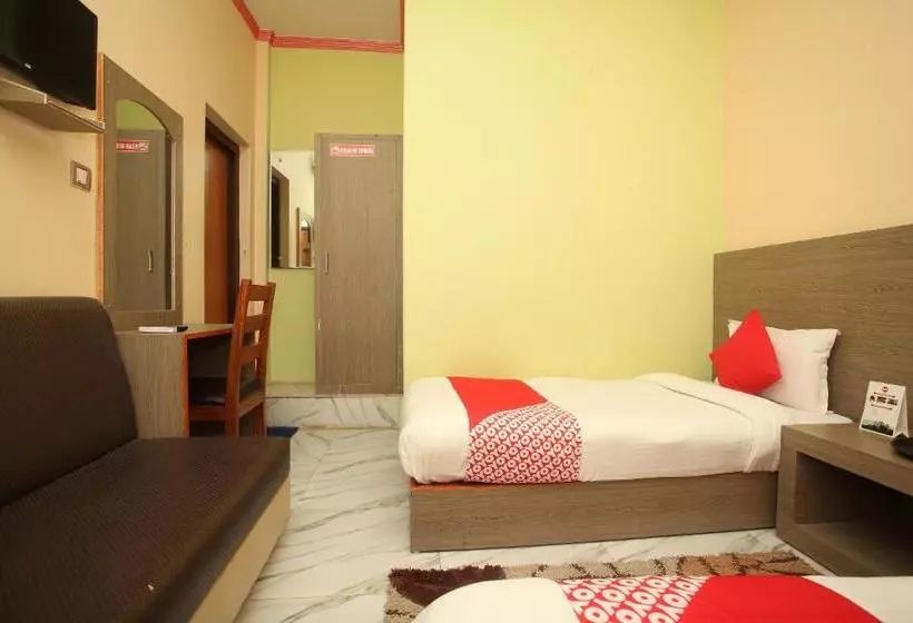 هتل Aastha By Oyo Rooms