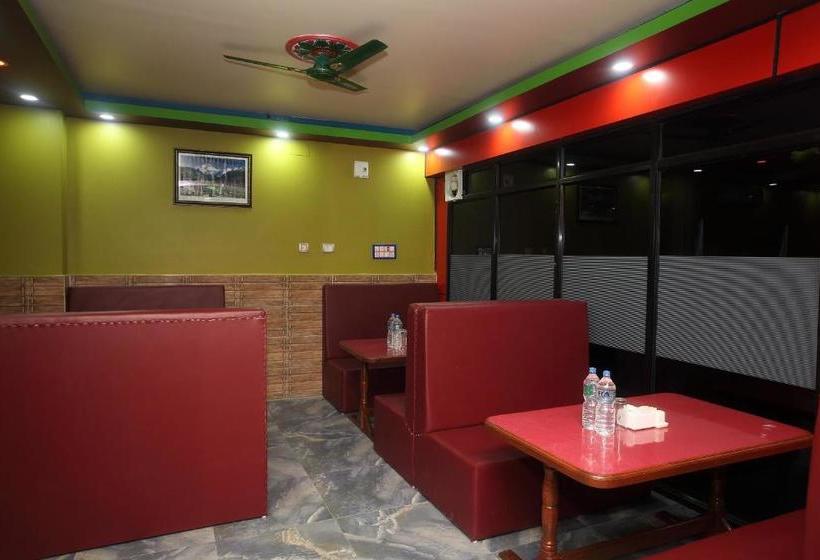 هتل Aastha By Oyo Rooms