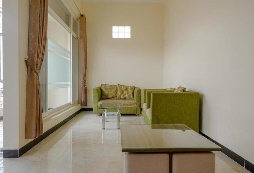 בית מלון כפרי Alif Family Residence By Oyo Rooms