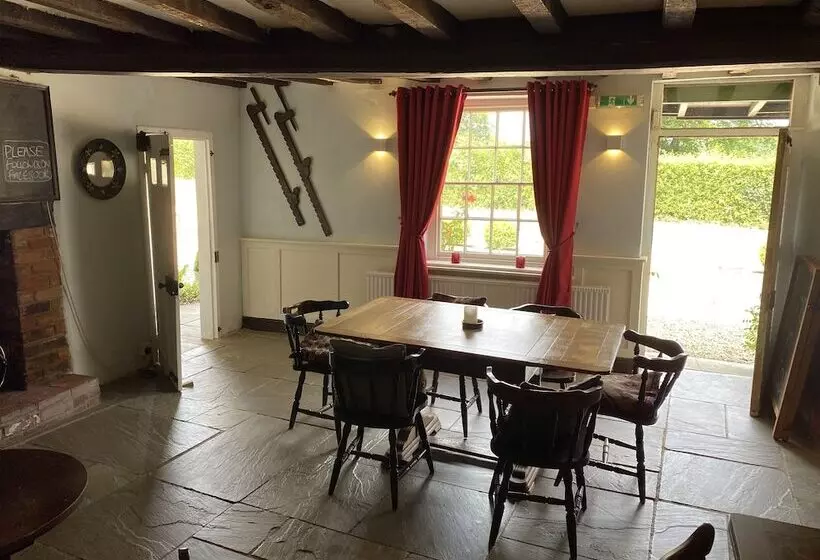 ホテル George & Dragon Country House
