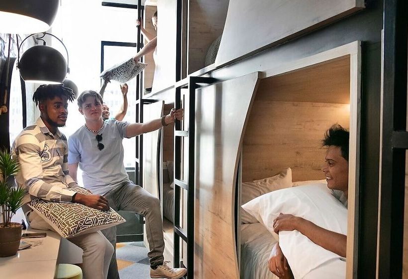 فندق Hippo Pod Hostel  Adults Only