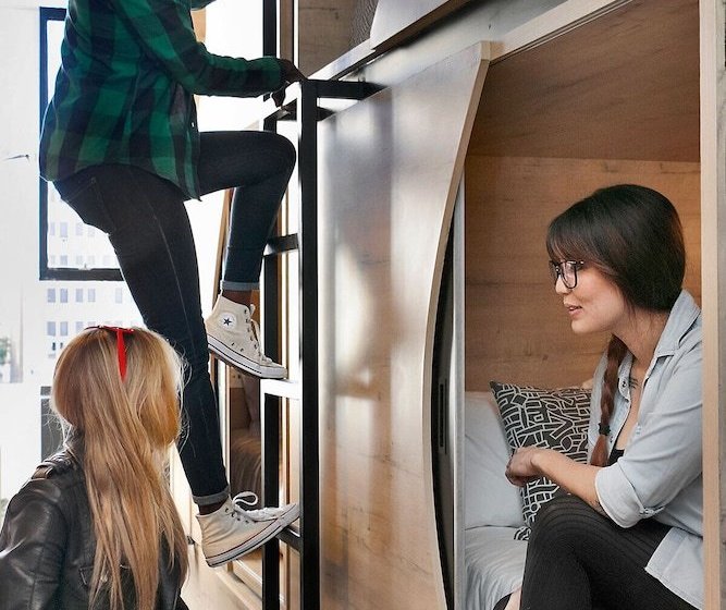 فندق Hippo Pod Hostel  Adults Only