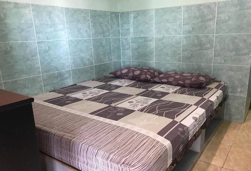 בית מלון כפרי Sera Indah By Oyo Rooms