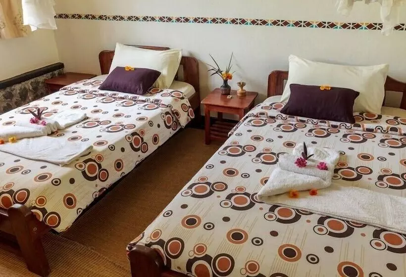 هتل Travellers Rest