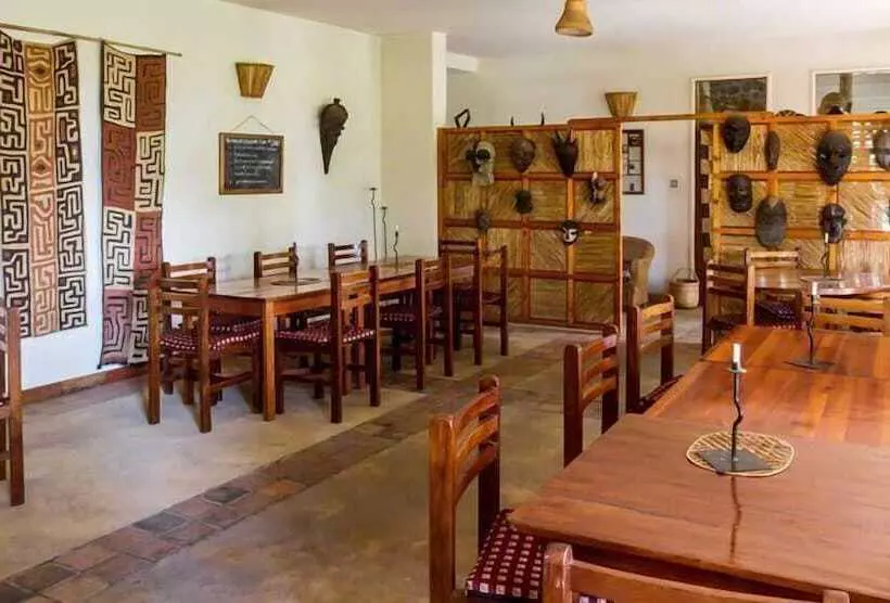 هتل Travellers Rest