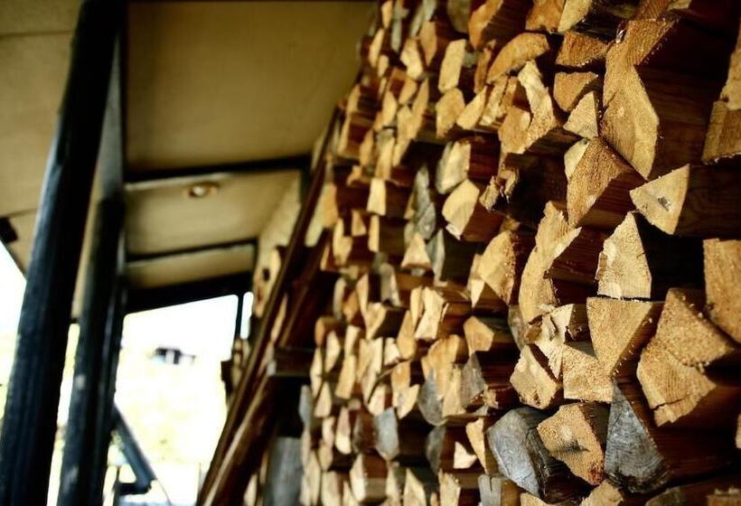 بنسيون Lodge Canada