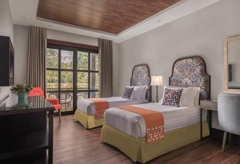 Отель Hillcreek Gardens Tagaytay