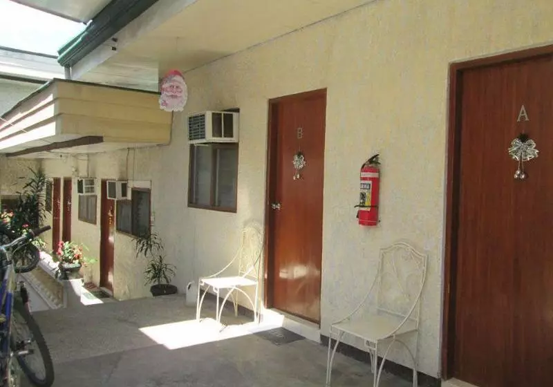 Hotelli The Seven Archangels Pension House