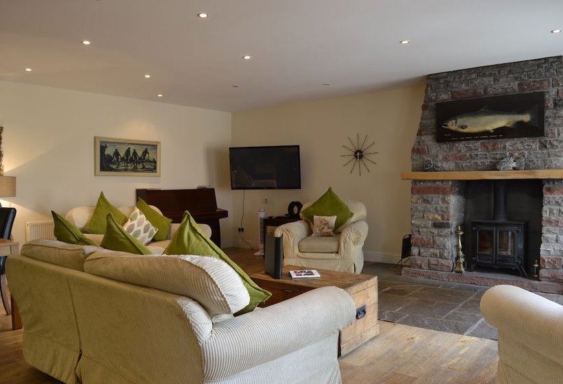 Auchendennan Farm Cottage