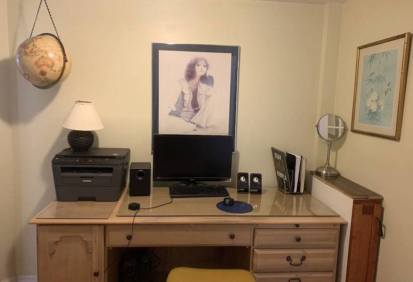 مبيت وإفطار John's Here