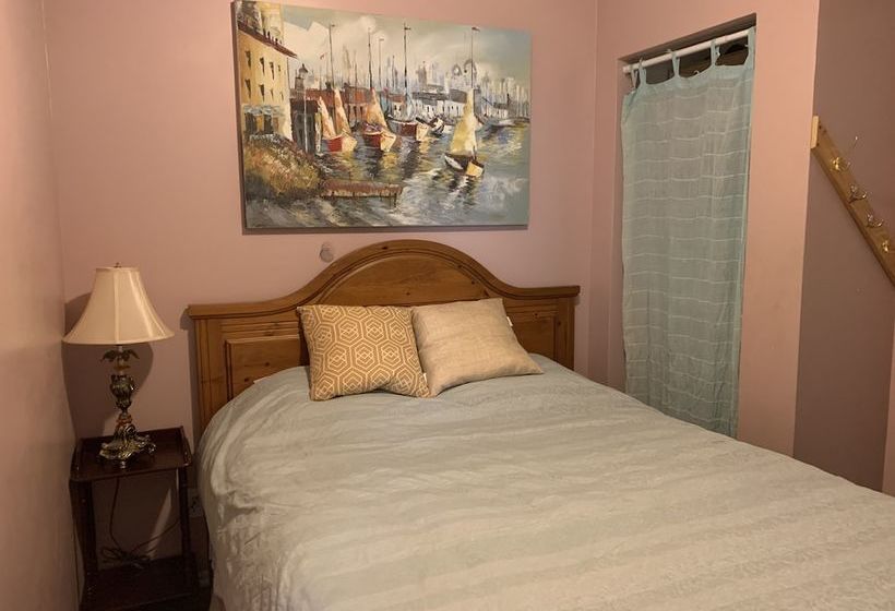 مبيت وإفطار John's Here