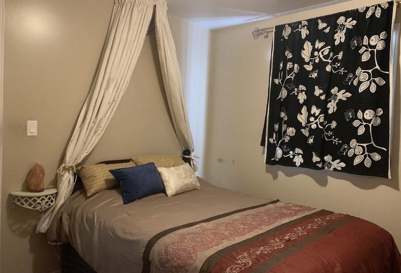 مبيت وإفطار John's Here